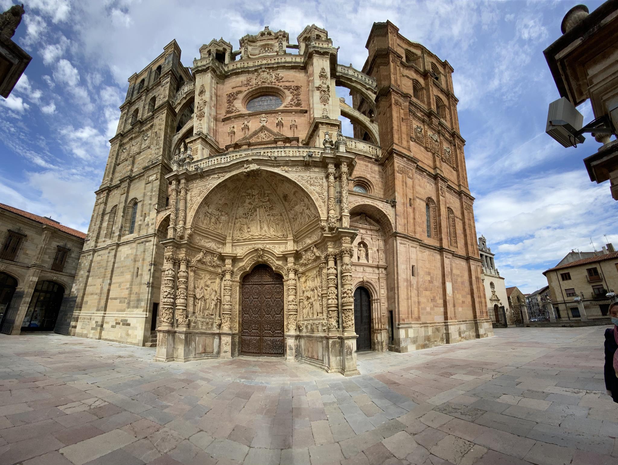 Conoce la Catedral de Astorga, uno de los principales monumentos de esta ciudad bimilenaria con pasado romano.