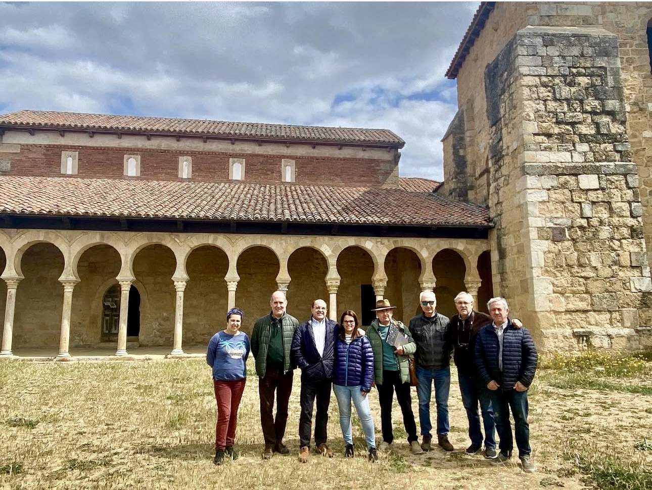 Private guided tour to explore the Route of the Monasteries in the municipality of Gradefes in the province of León
