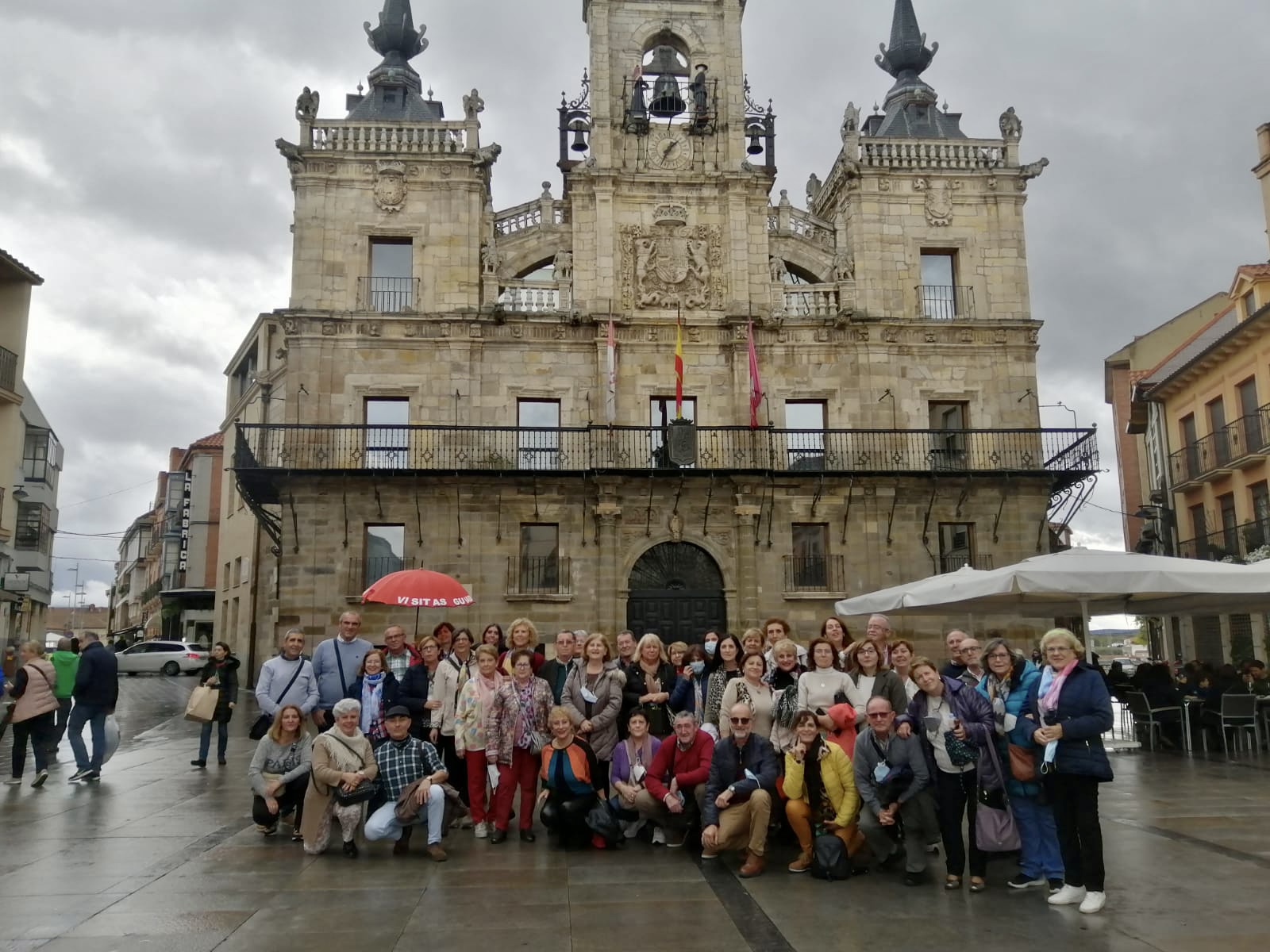 Guided tour that combines the main tourist resources of the city of Astorga such as the Cathedral, the Episcopal Palace and the historical centre.